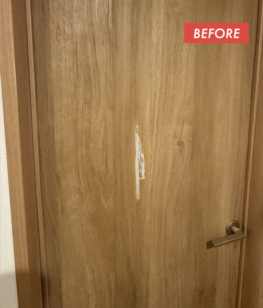 傷のついたドア